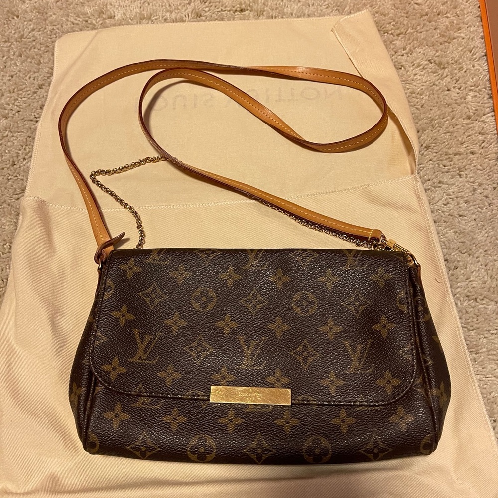 Louis Vuitton favorite crossbody purse with chain